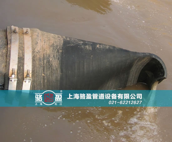 法蘭式<a href=http://www.icuqq.cn/ target=_blank class=infotextkey><a href=http://www.icuqq.cn target=_blank class=infotextkey>鴨嘴閥</a></a>排污現(xiàn)場(chǎng)